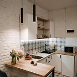 Апартаменты Cozy - Perfect For Couples - 10 Min To Downtown - Parking Львов