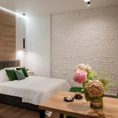 Apartman Cozy - Perfect For Couples - 10 Min To Downtown - Parking