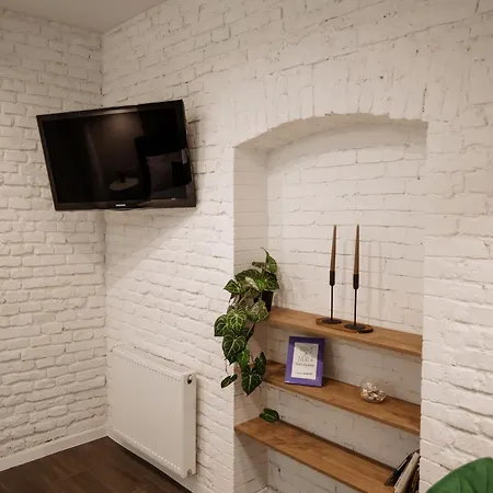 Cozy - Perfect For Couples - 10 Min To Downtown - Parking * Lviv