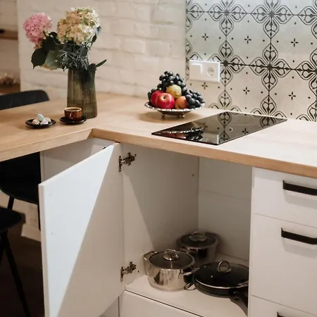 アパート Cozy - Perfect For Couples - 10 Min To Downtown - Parking *