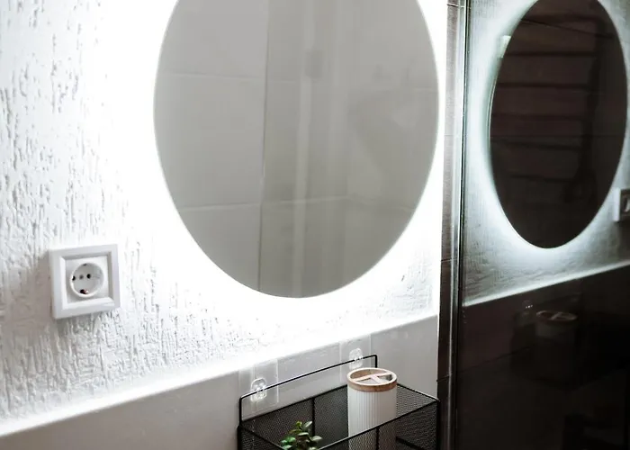 Cozy - Perfect For Couples - 10 Min To Downtown - Parking *